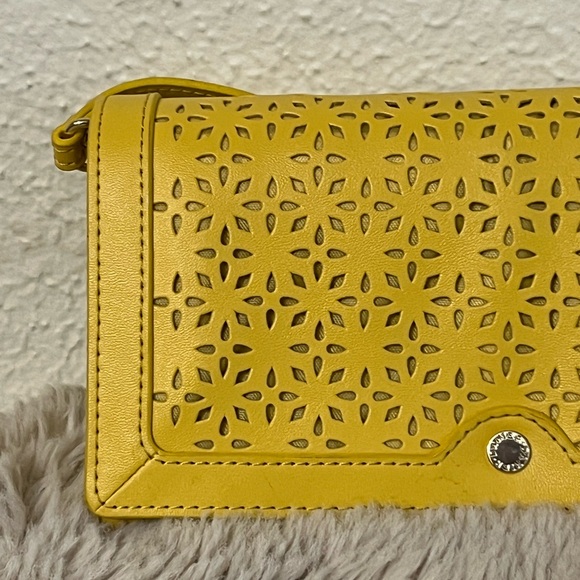 Danier Yellow Perforated Leather Crossbody Bag – New Without Tags - Picture 3 of 12